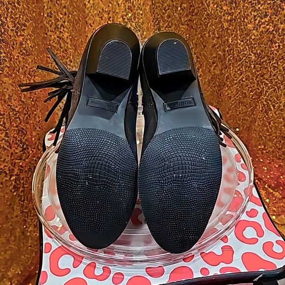 D Like New Chocolate Brown Crown Vintage Brown Booties w Fringe - Picture 7 of 8